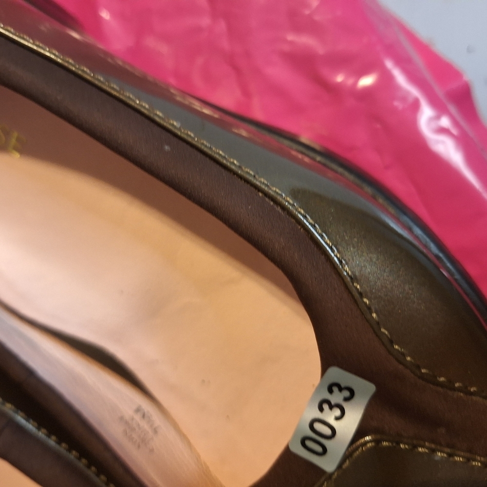 Taryn Rose Chocolate Brown Leather Loafers Flats. Size 7.5 M - Picture 12 of 12